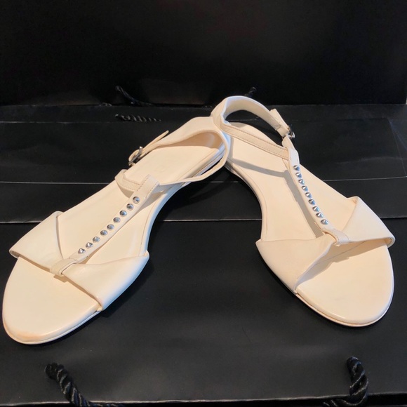 White Leather Burberry Flat Sandals NWOB sz 37 - Picture 1 of 4